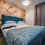 Penthouse Lux Xyz Apartment *