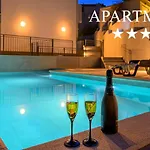 Apartment Penthouse Lux Xyz