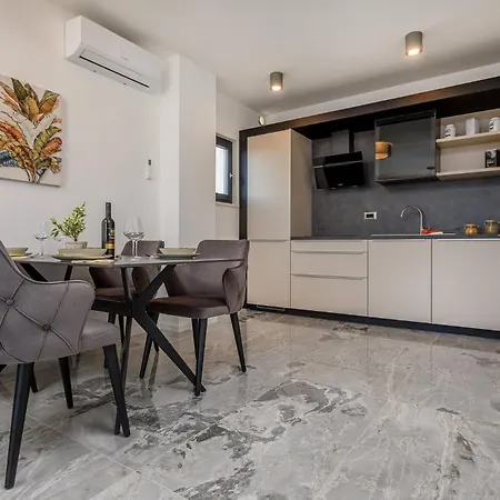Penthouse Lux Xyz