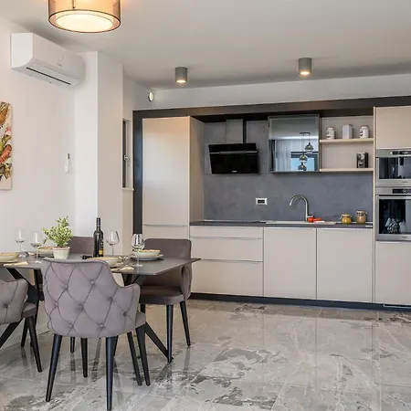 Penthouse Lux Xyz