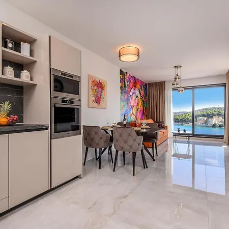 Apartment 5 Stars Lux Xyz *