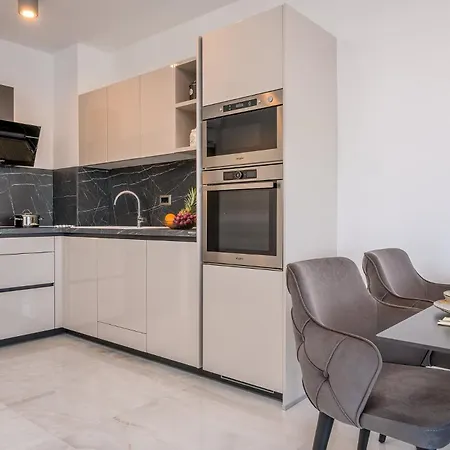Penthouse Lux Xyz