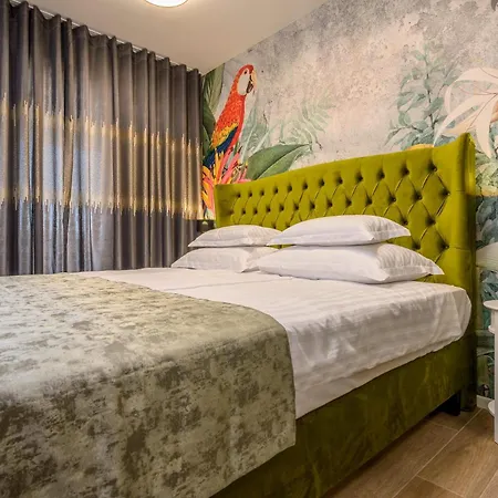 Lux Xyz Apartment
