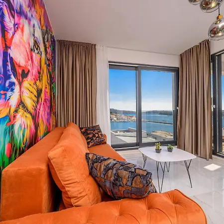 Lux Xyz Apartment