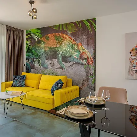 Lux Xyz Apartment