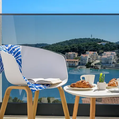 Lux Xyz Apartment