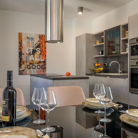Apartment Lux Xyz *
