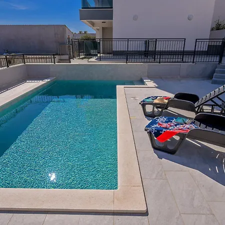Penthouse Lux Xyz