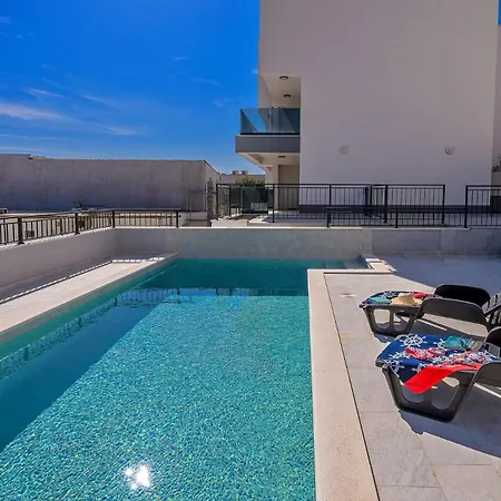Apartment Lux Xyz *